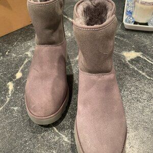 UGG Women's Kristin Boots - NWT - Size 9 SN1012497